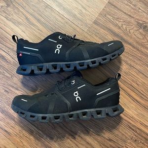 On Cloud 5 waterproof women’s sz 10